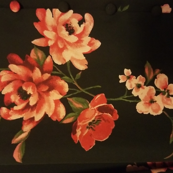 All over long sleeve floral tunic. - Picture 3 of 7